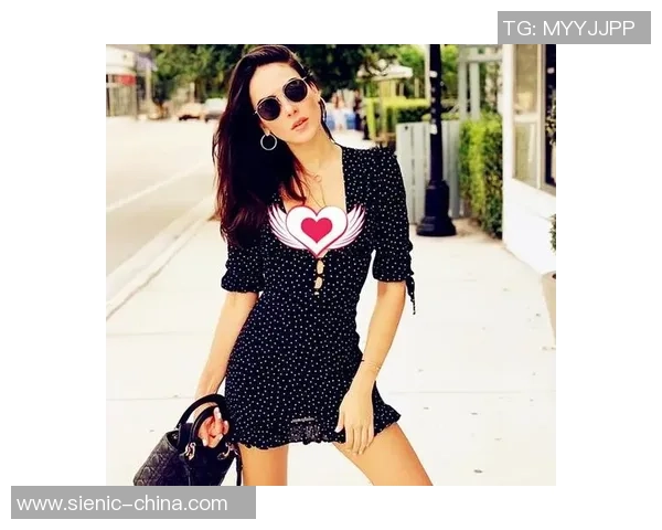 最会穿搭的足球女星如何用时尚展现个人魅力成为球场外的风尚引领者